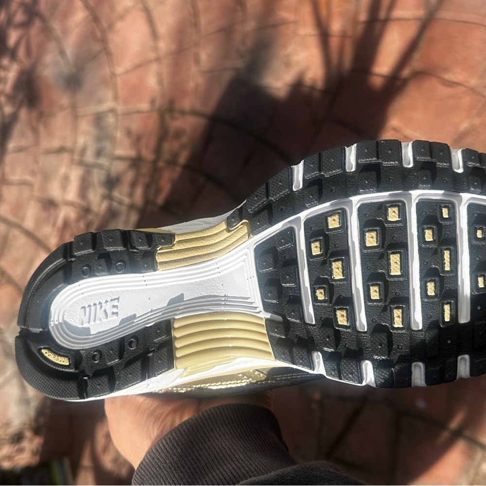 Nike P-6000 GLD Women's Sneakers in Black and White - Picture 5 of 7